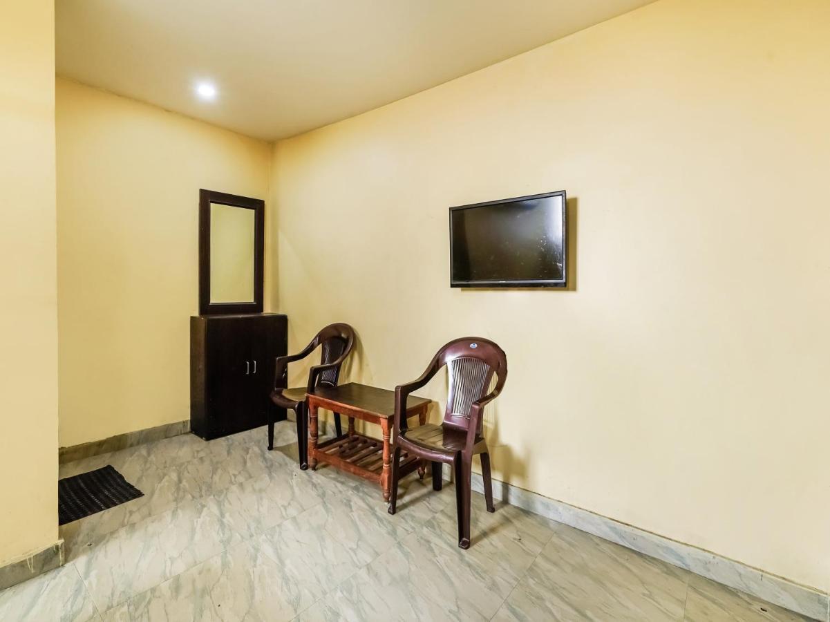 Oyo 84039 Tirumala Grand Rajahmundry Luaran gambar